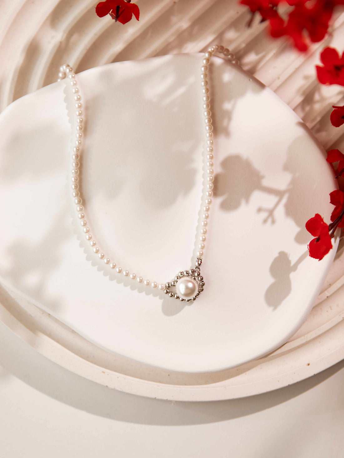 Delicate pearl choker