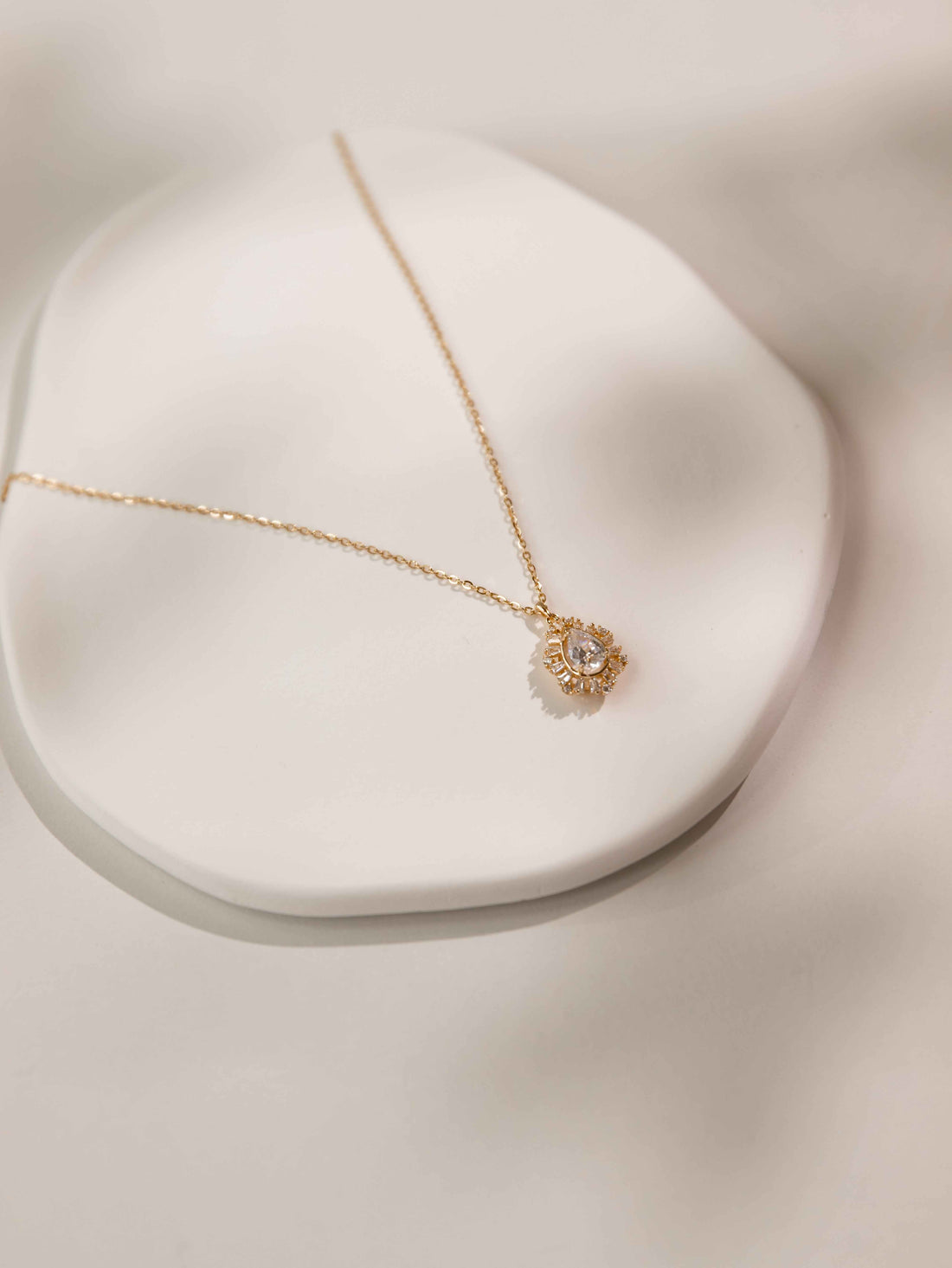 Sparkling teardrop pendant