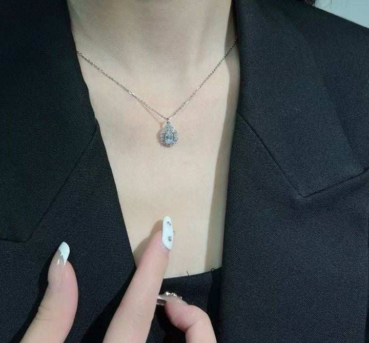 Sparkling teardrop pendant